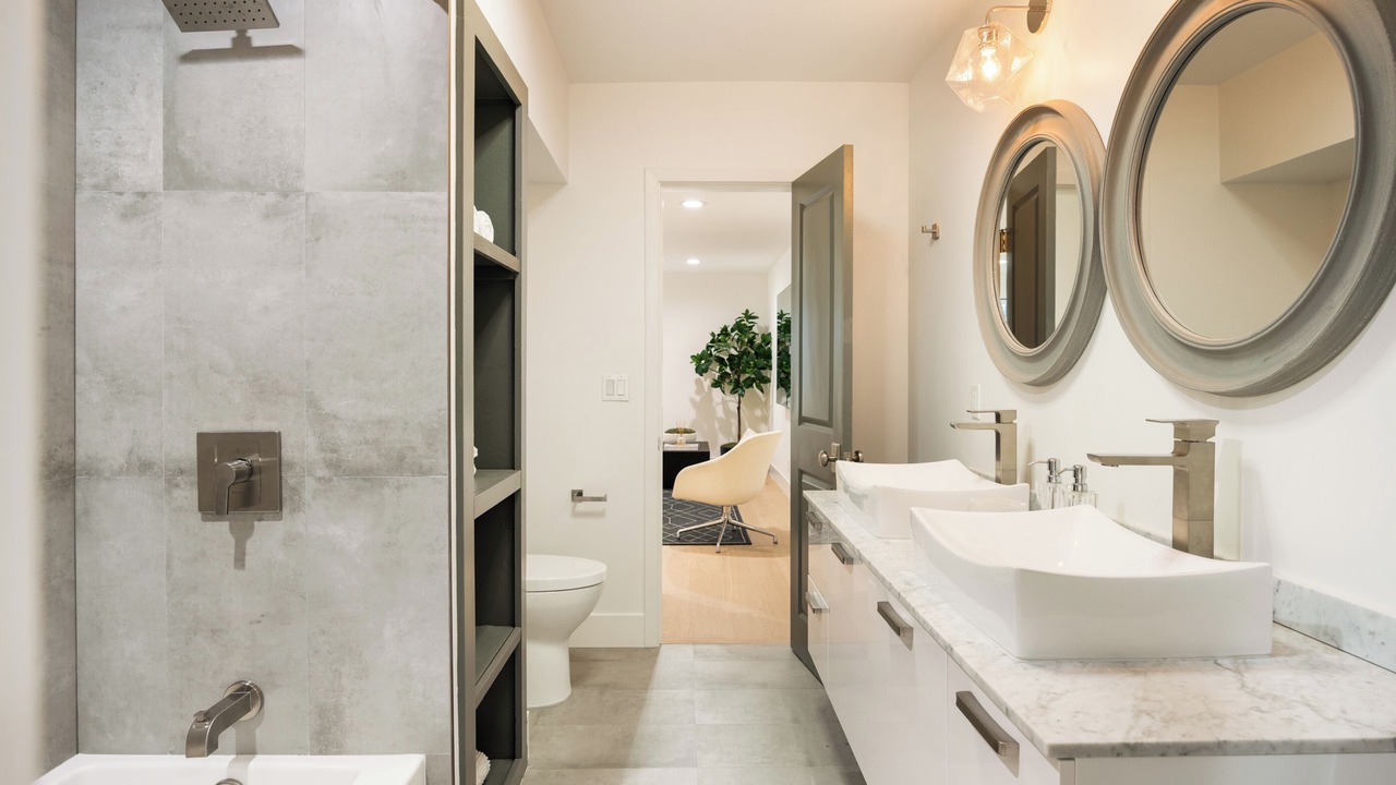 Photo of Bathroom in Woodland Hills