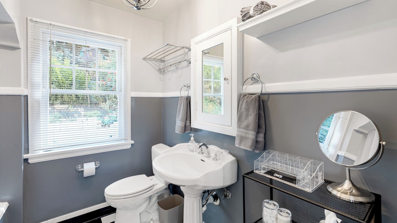 Photo of Bathroom in Hollywood Heights