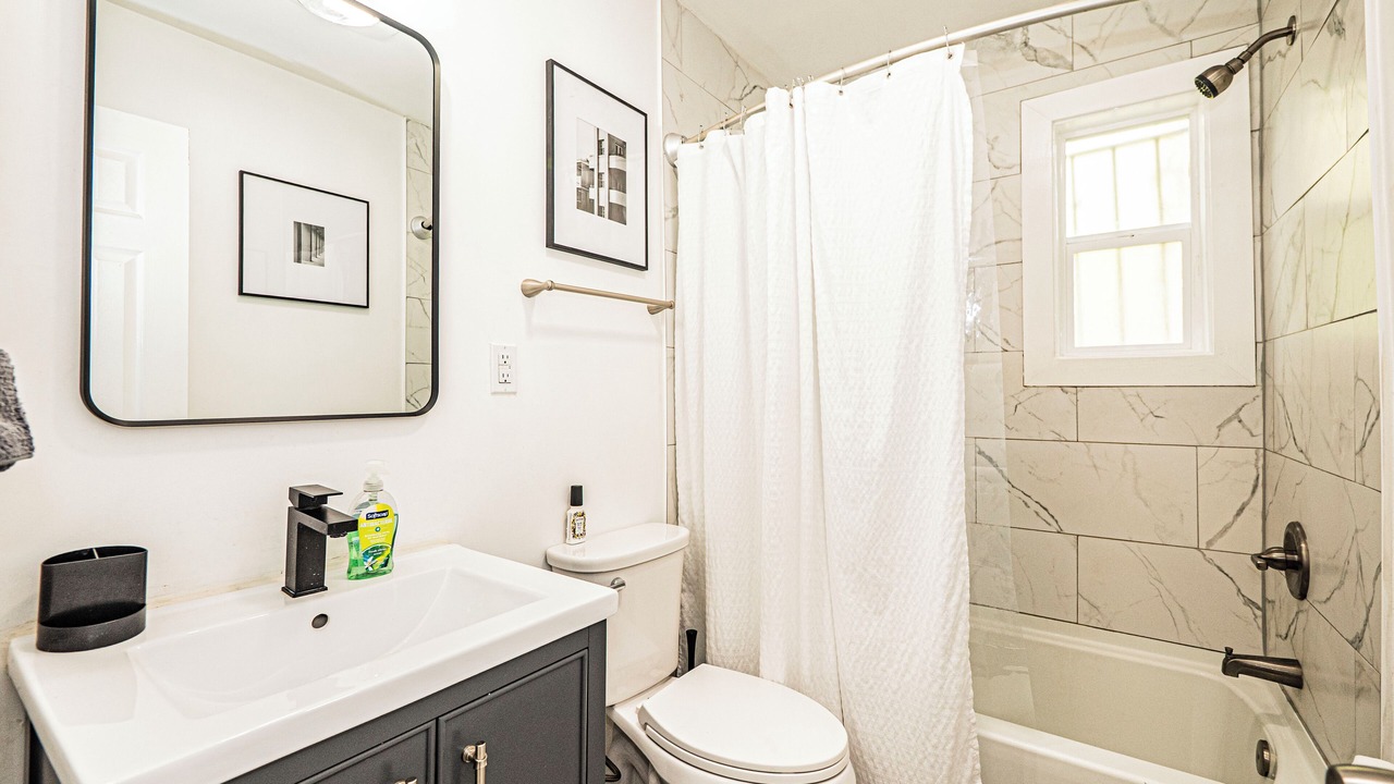 Photo of Bathroom in Anacostia