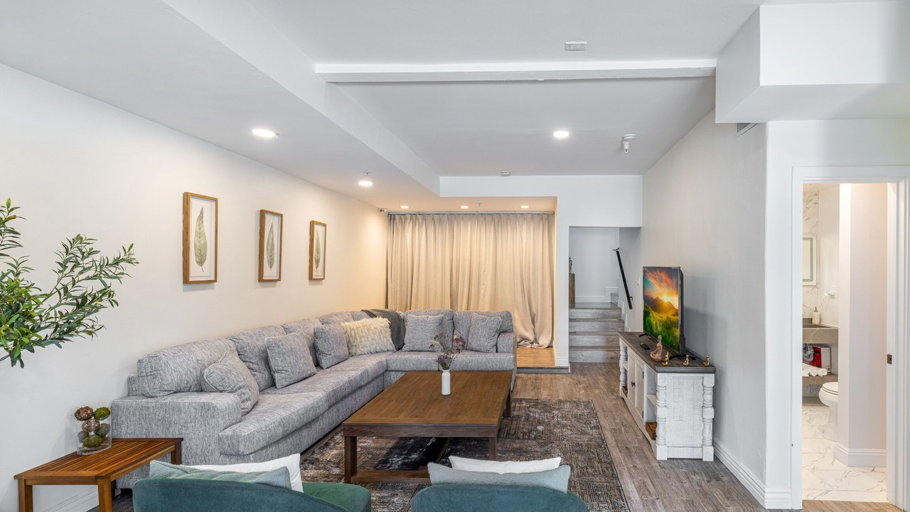 Photo of Livingroom in Thousand Oaks
