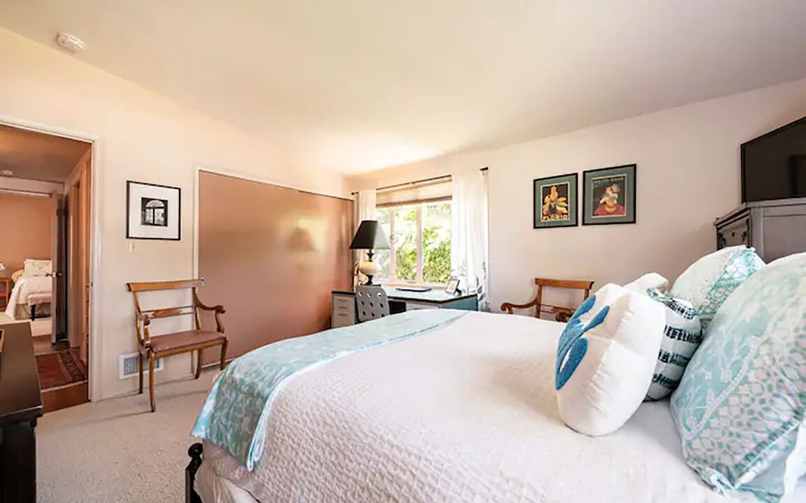 Photo of Bedroom in Bixby Knolls