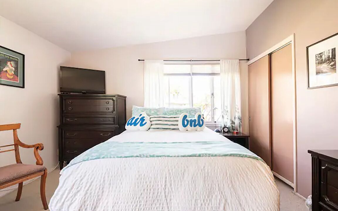 Photo of Bedroom in Bixby Knolls