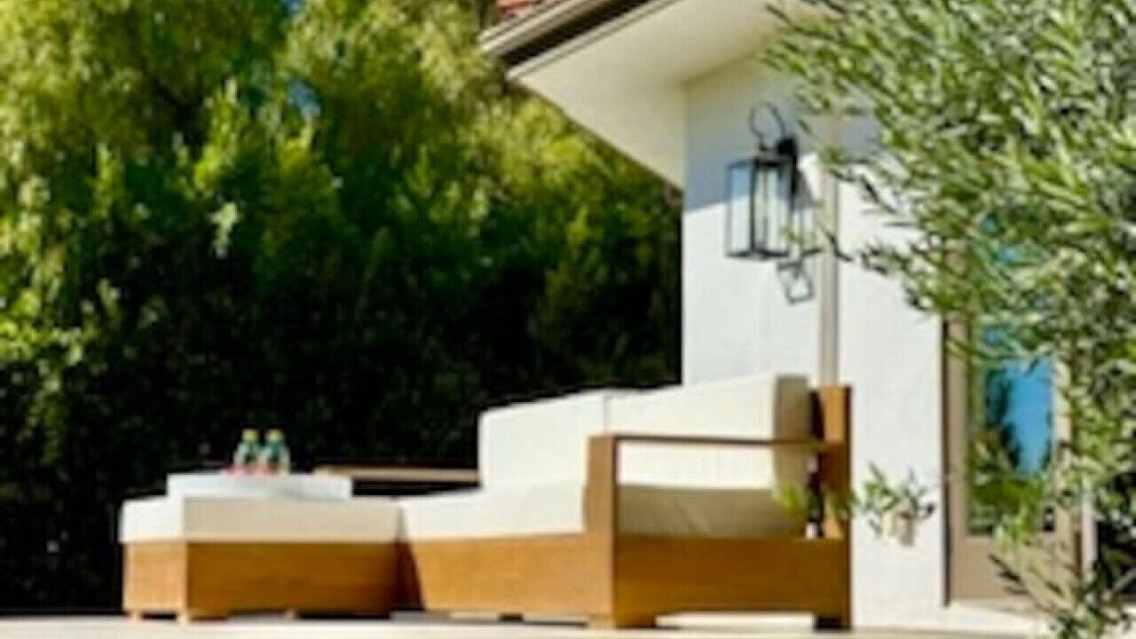 Photo of Patio Balcony in Meiners Oaks