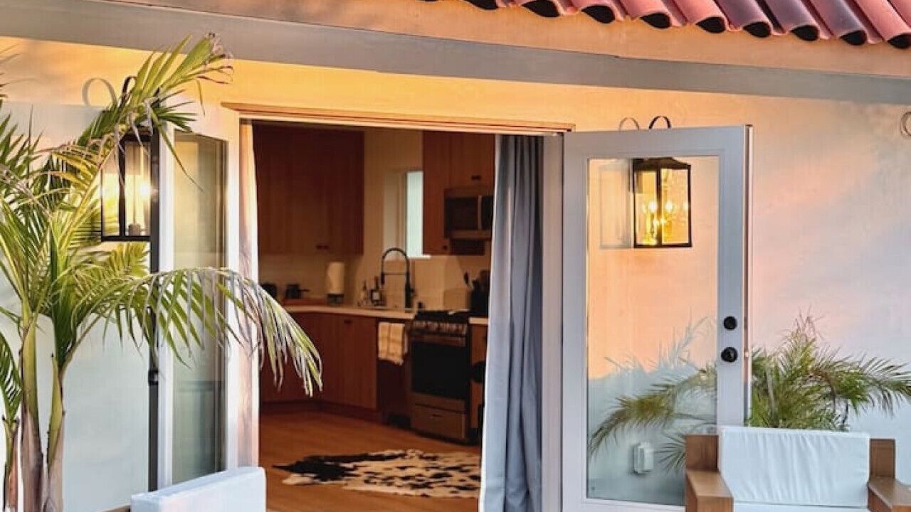 Photo of Patio Balcony in Meiners Oaks