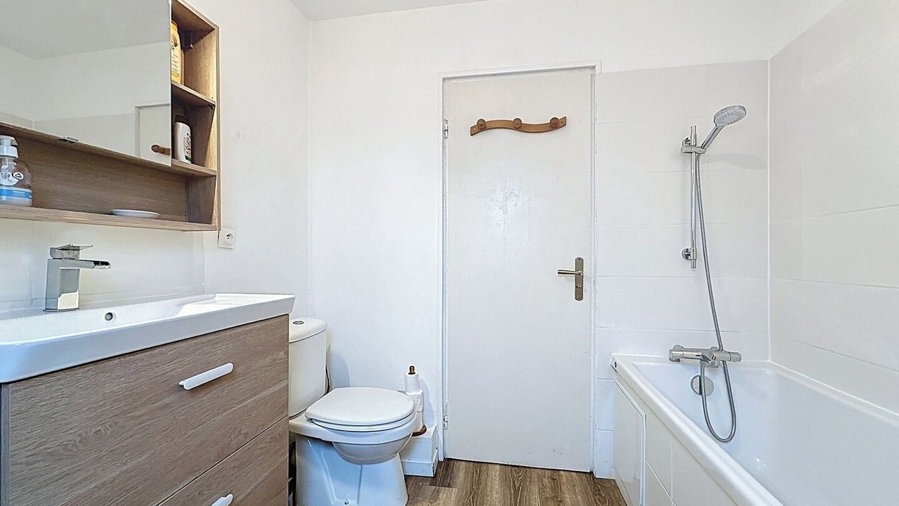 Photo of Bathroom in Chaumontel