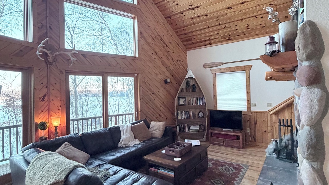 Photo of Livingroom in Fifty Lakes