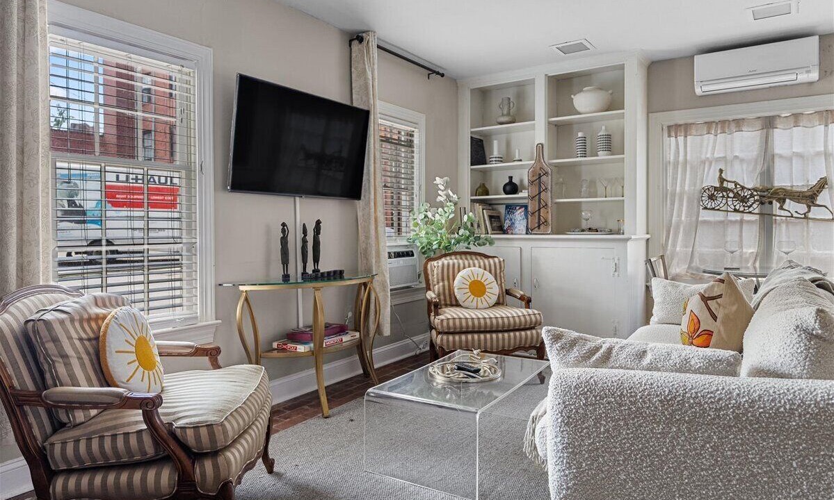 Photo of Livingroom in Old Town Alexandria