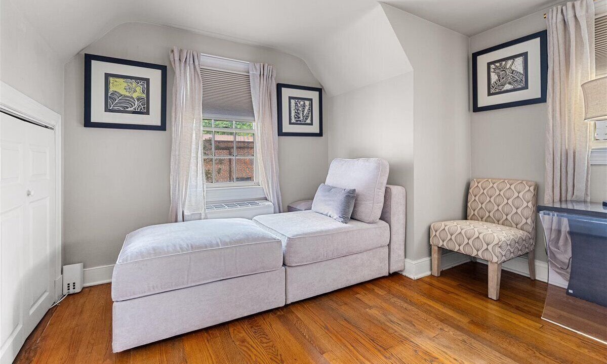 Photo of Livingroom in Old Town Alexandria