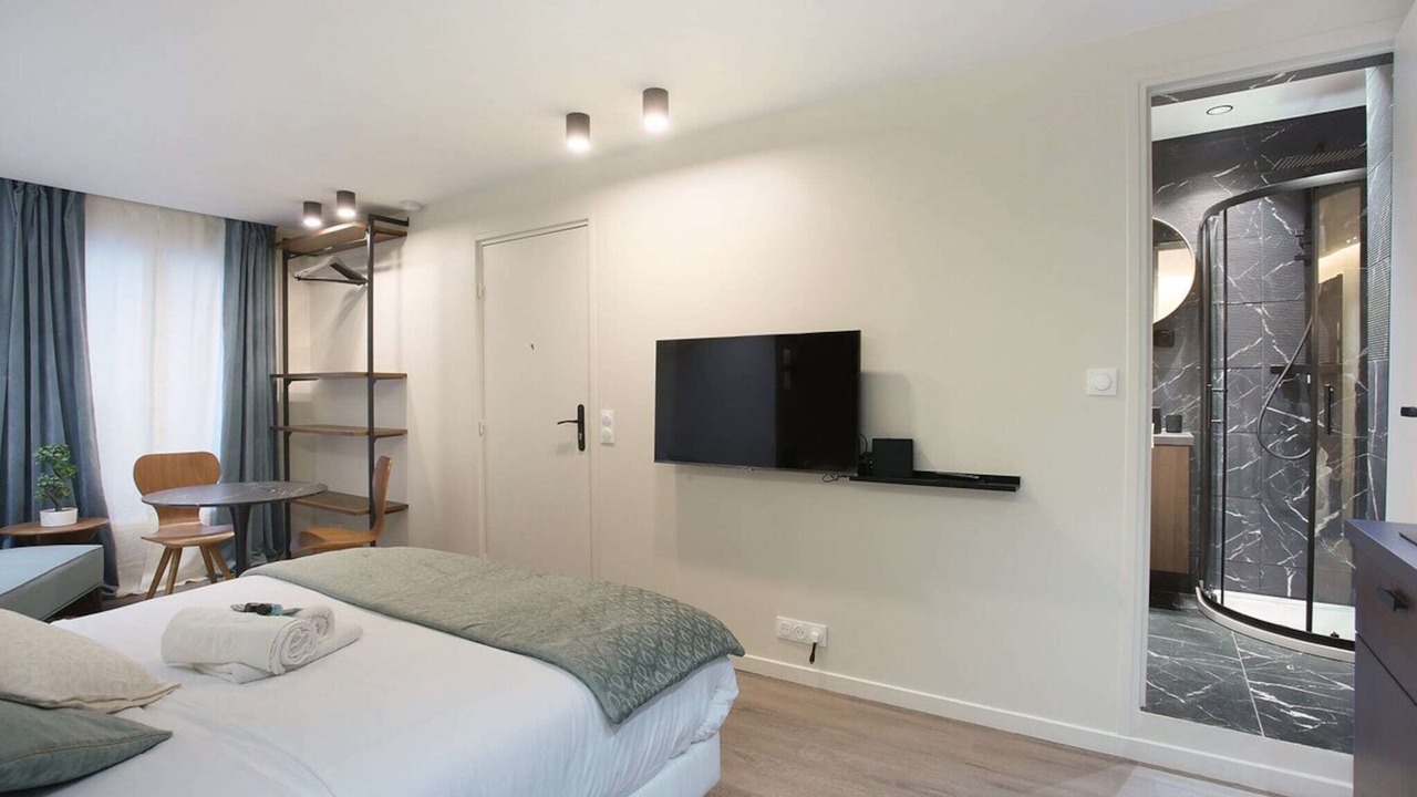 Photo of Bedroom in Pigalle