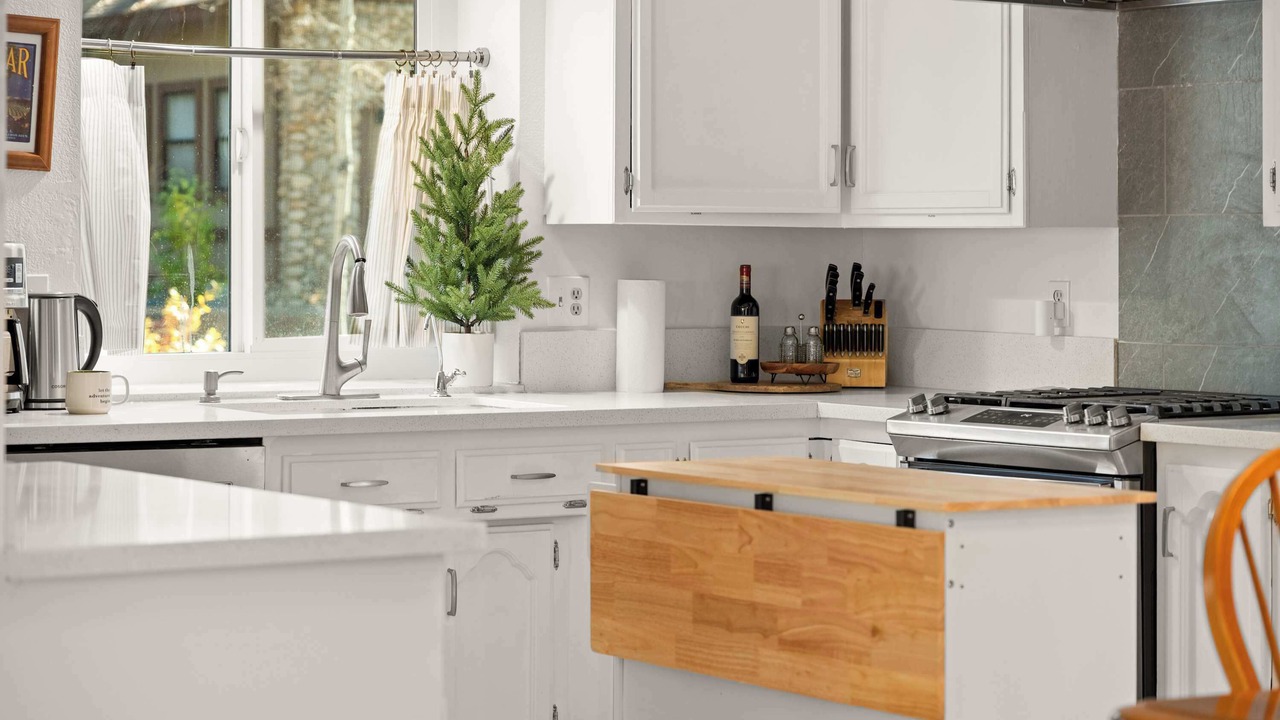 Photo of Kitchen in Summit Estates