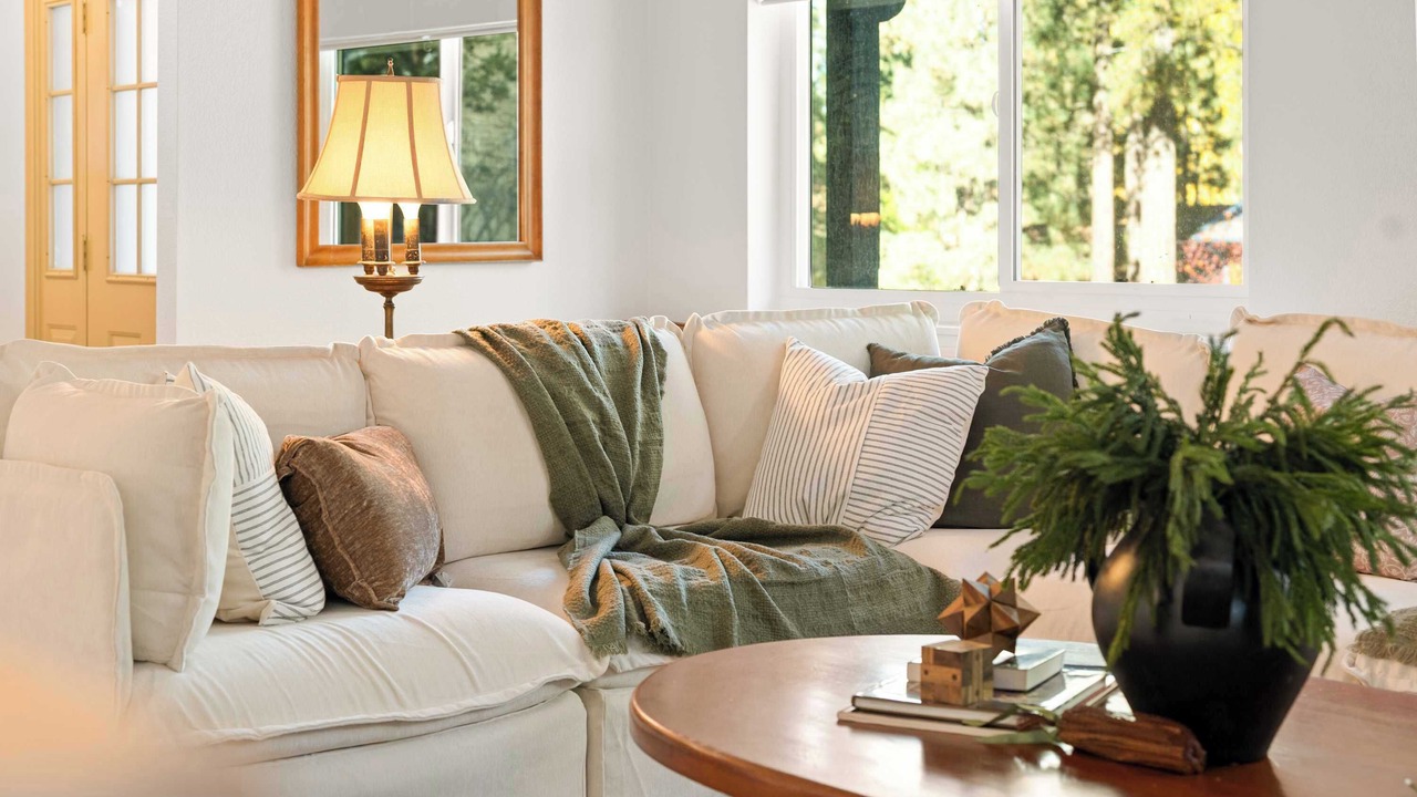 Photo of Livingroom in Summit Estates