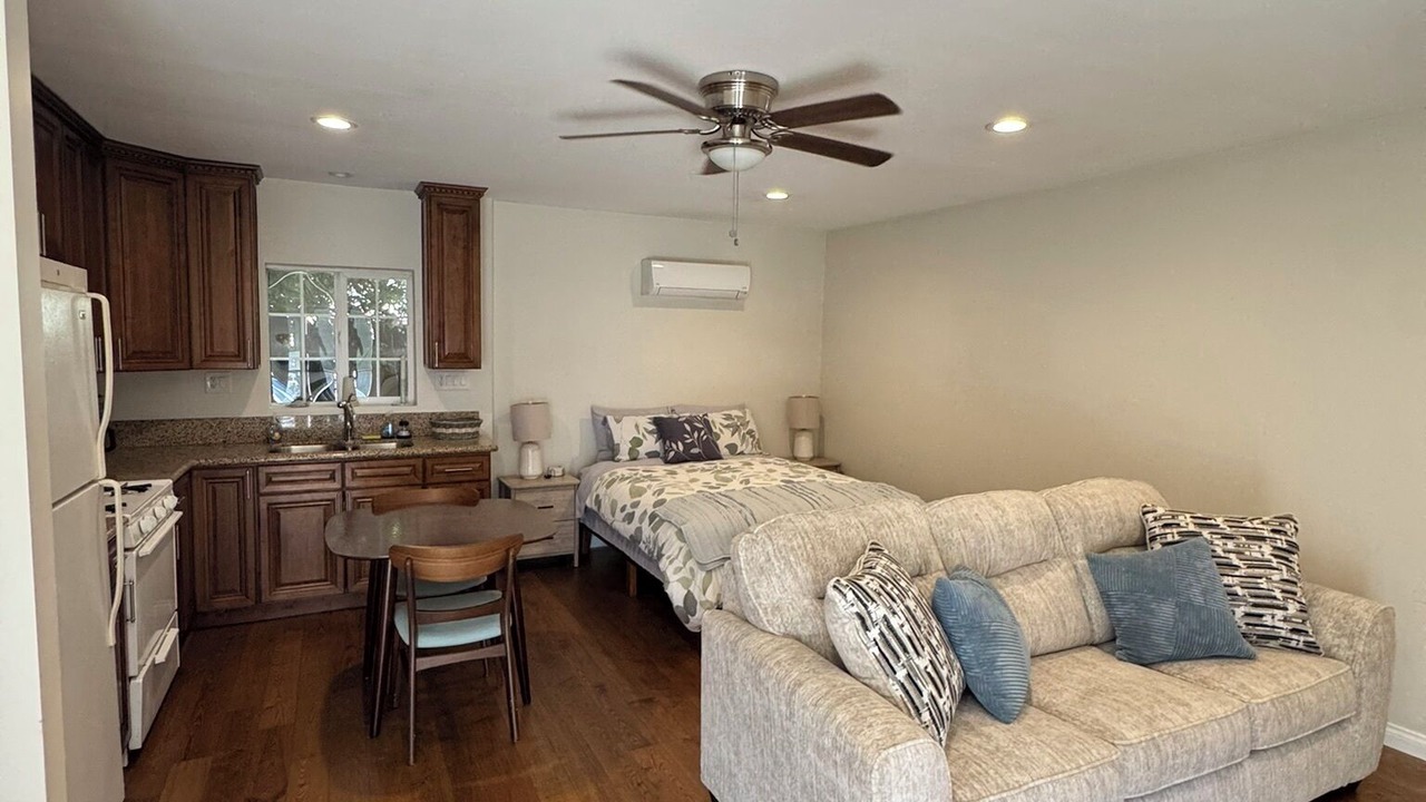 Photo of Livingroom in Granada Hills South