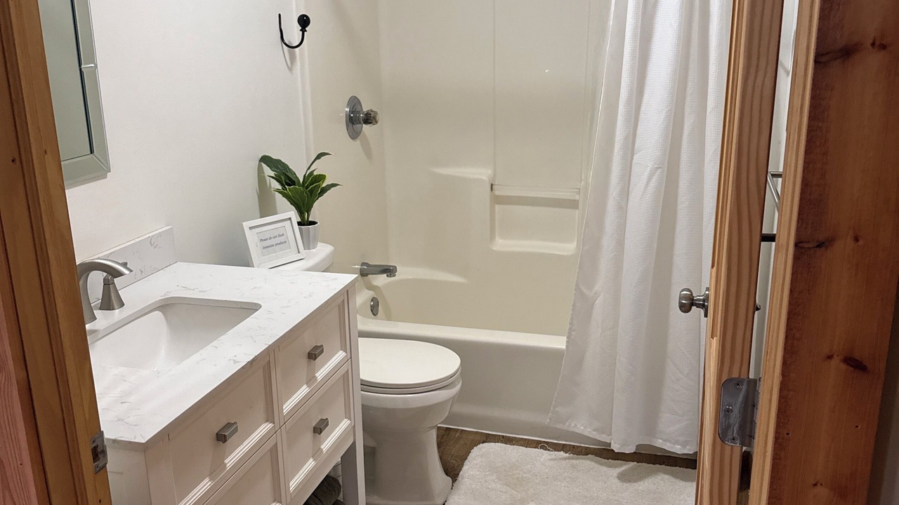 Photo of Bathroom in Side Lake