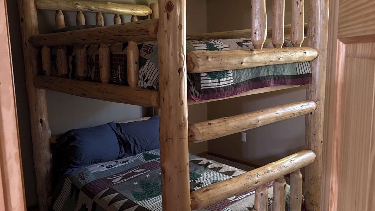 Photo of Bedroom in Side Lake