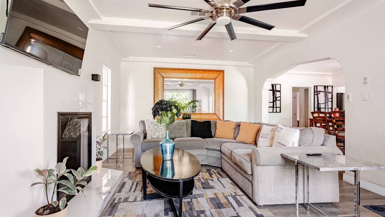 Photo of Livingroom in Westmont