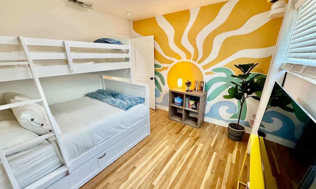 Photo of Bedroom in Valley Glen