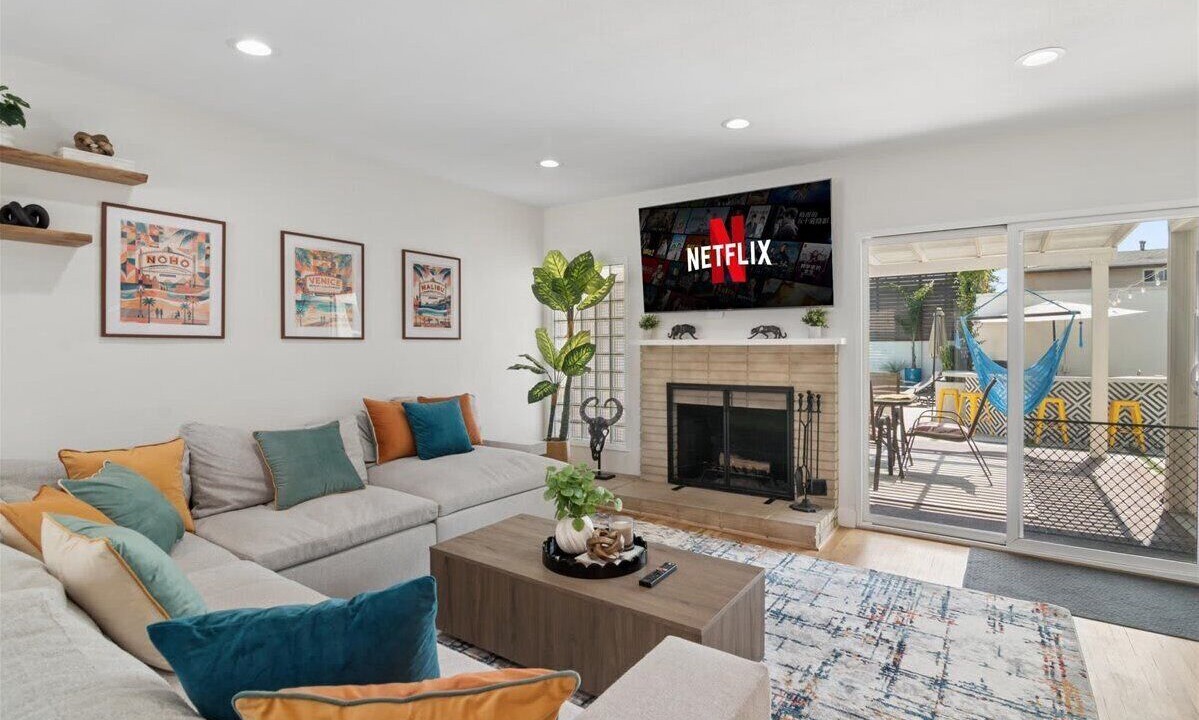 Photo of Livingroom in Valley Glen