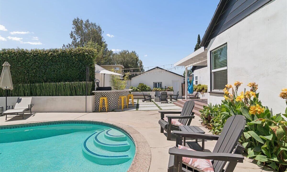 Photo of Outdoor in Valley Glen