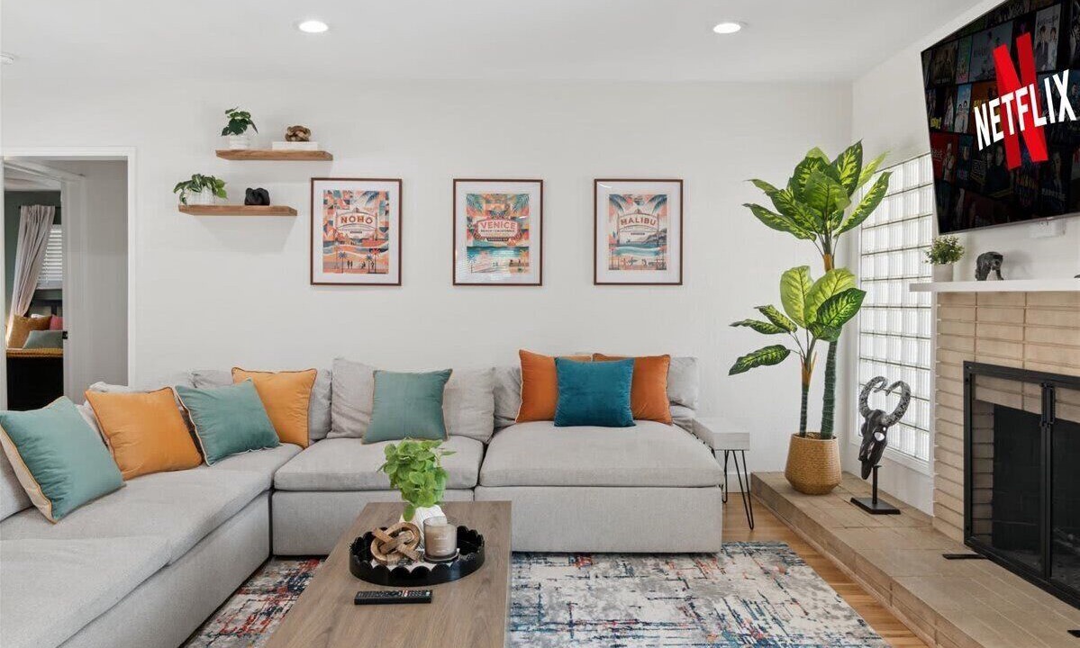 Photo of Livingroom in Valley Glen
