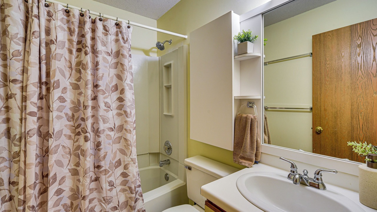 Photo of Bathroom in Siren