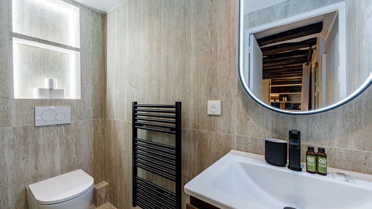 Photo of Bathroom in 4th Arrondissement