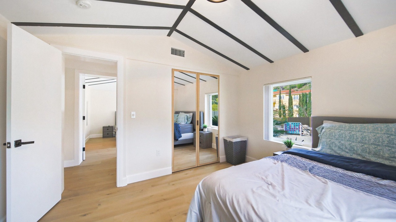 Photo of Bedroom in Sunland-Tujunga