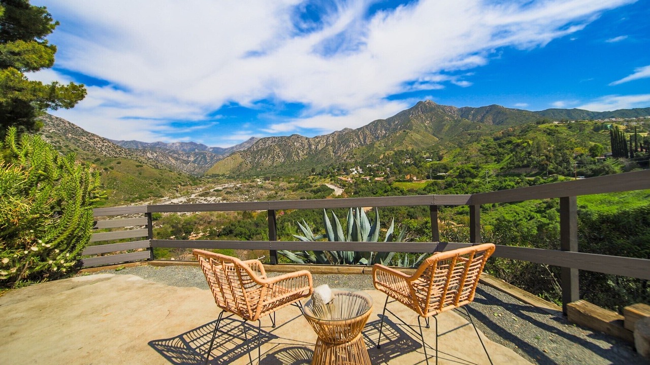 Photo of Patio Balcony in Sunland-Tujunga