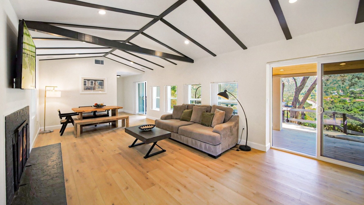 Photo of Livingroom in Sunland-Tujunga