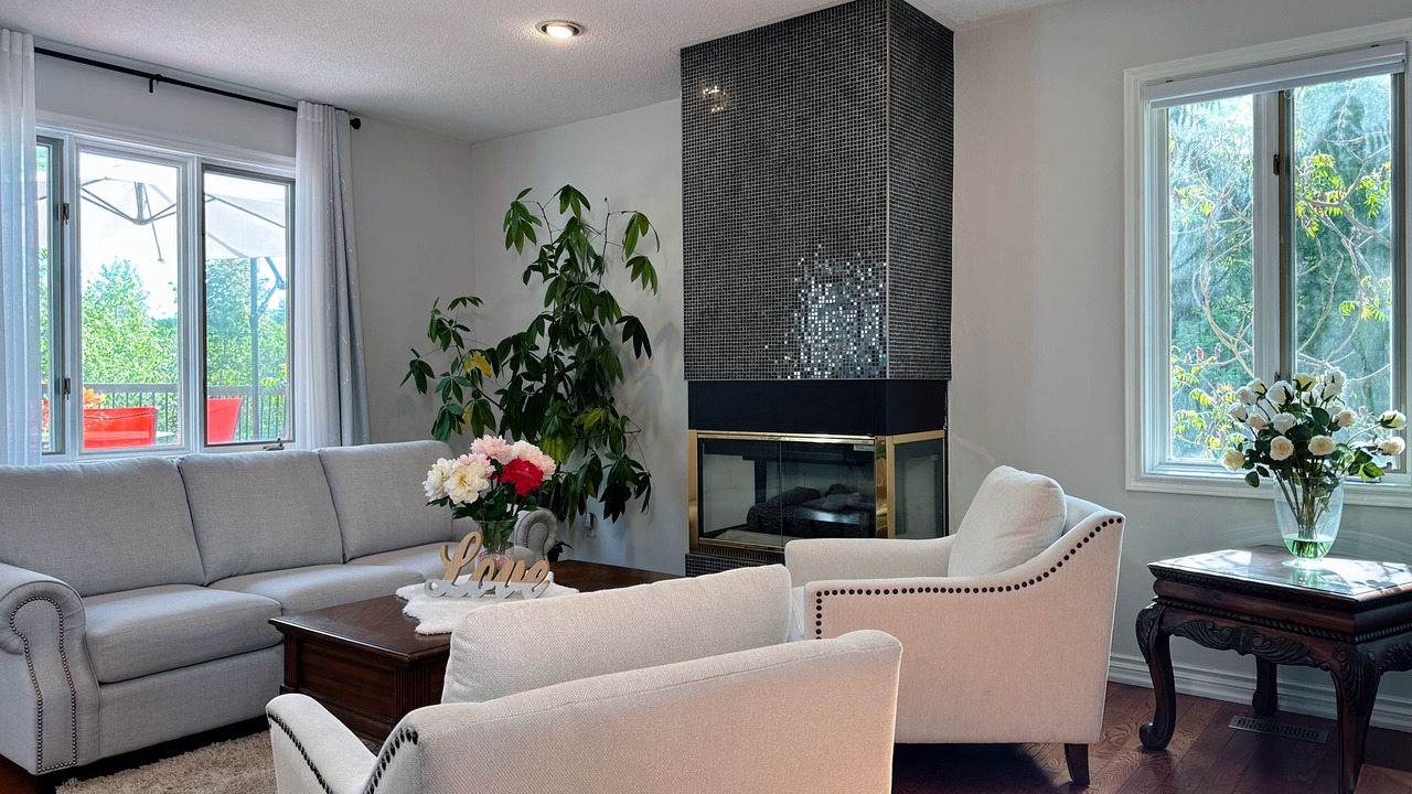 Photo of Livingroom in Colborne