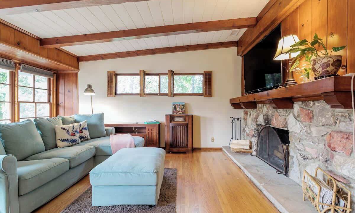 Photo of Livingroom in Van Nuys