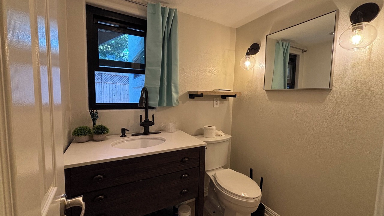 Photo of Bathroom in Thousand Oaks