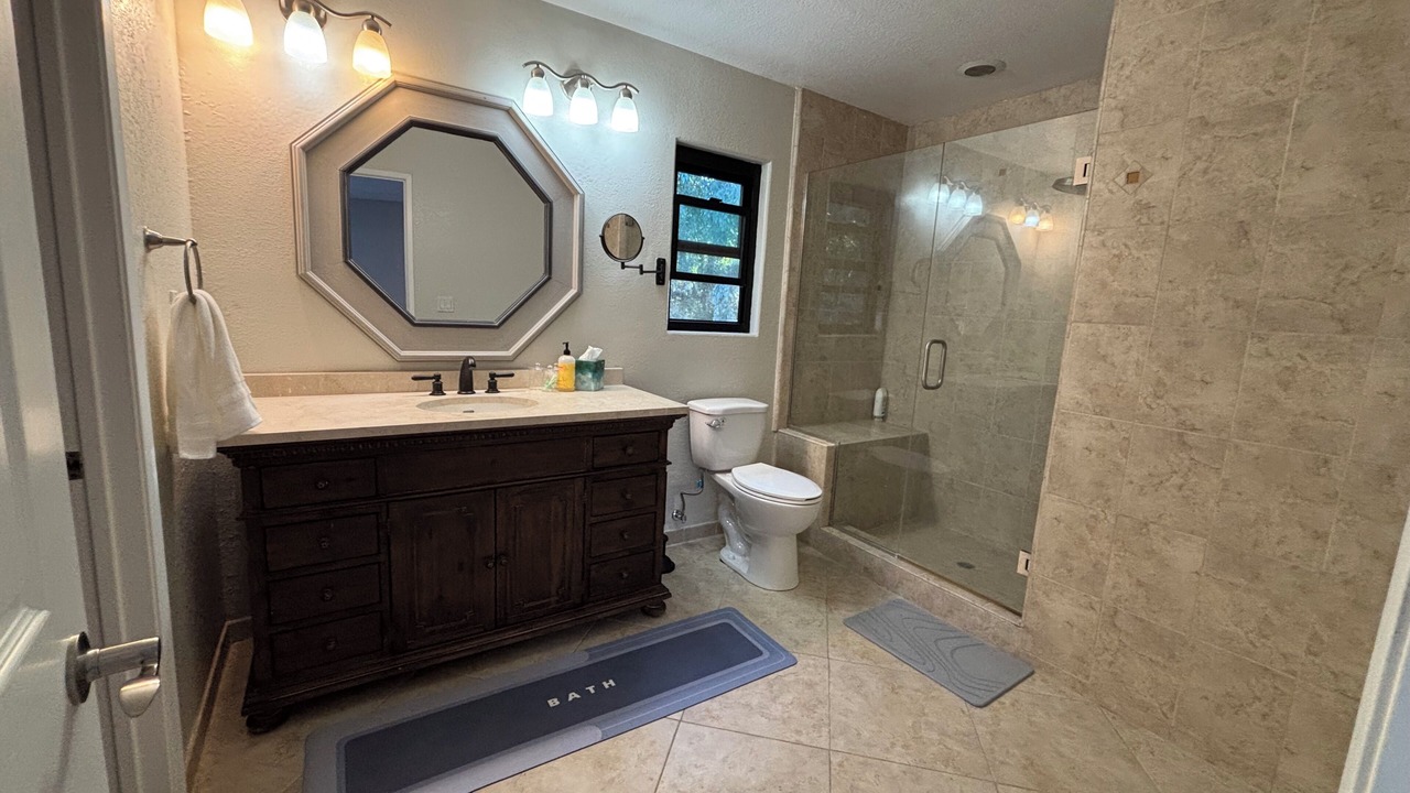 Photo of Bathroom in Thousand Oaks