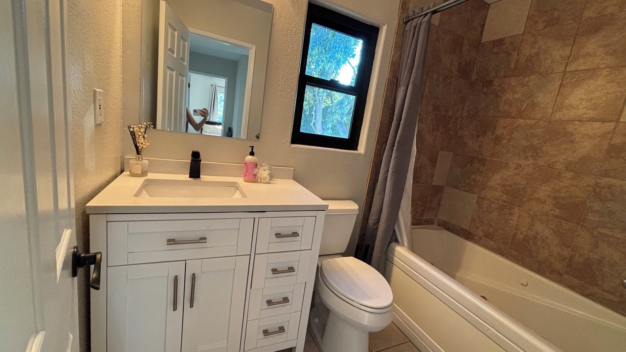Photo of Bathroom in Thousand Oaks