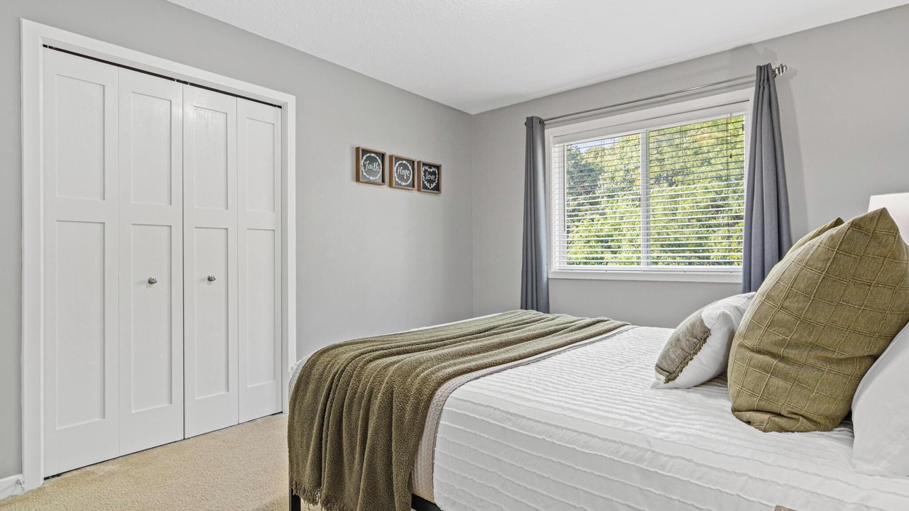 Photo of Bedroom in Blaine
