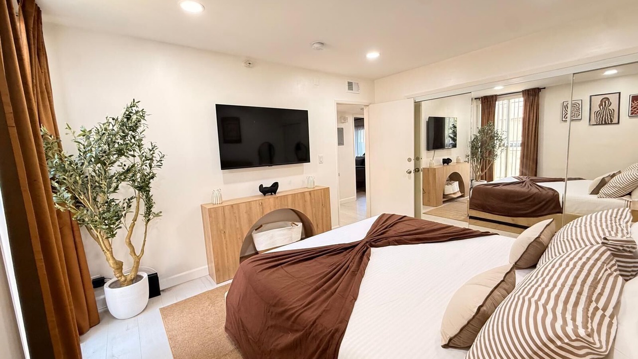 Photo of Bedroom in Pico - Robertson