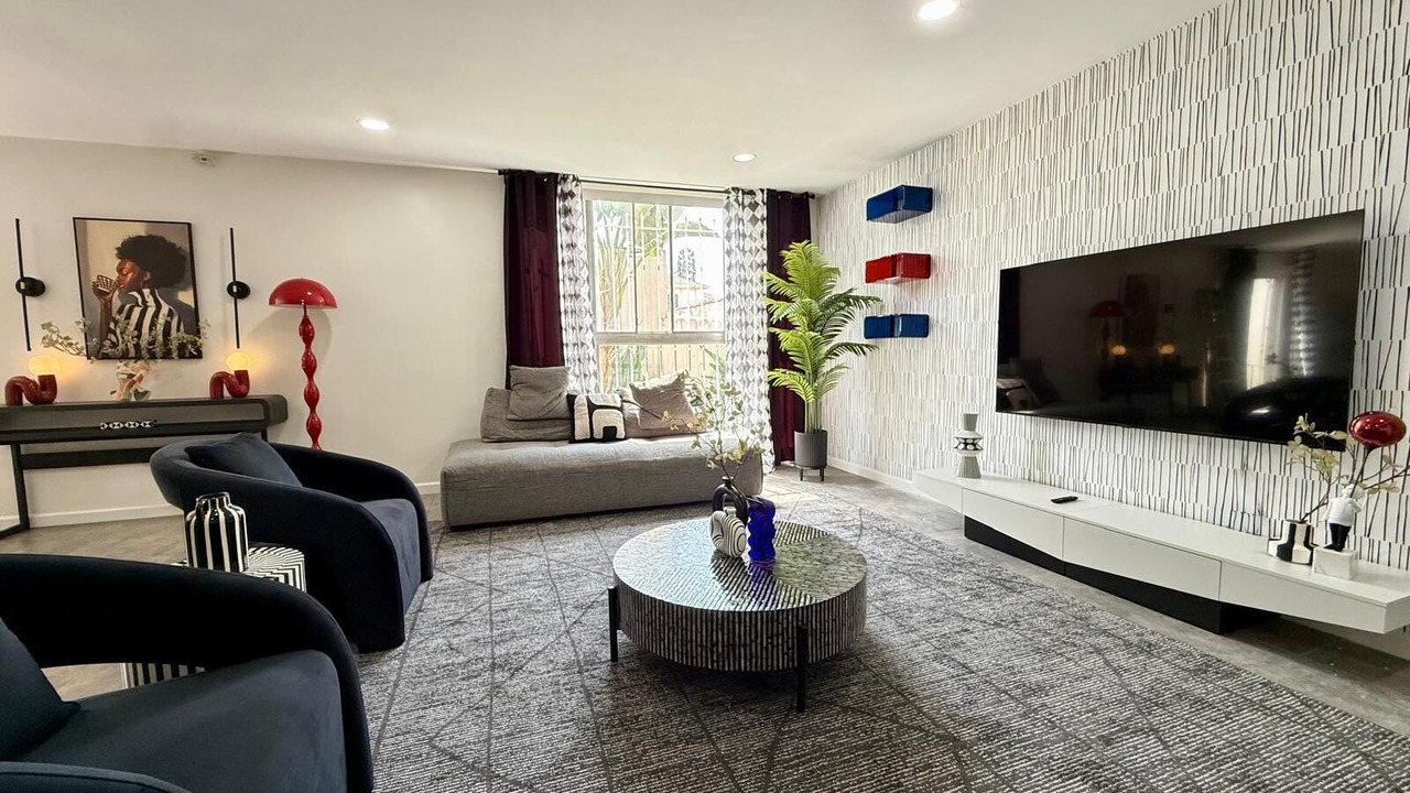Photo of Livingroom in Pico - Robertson