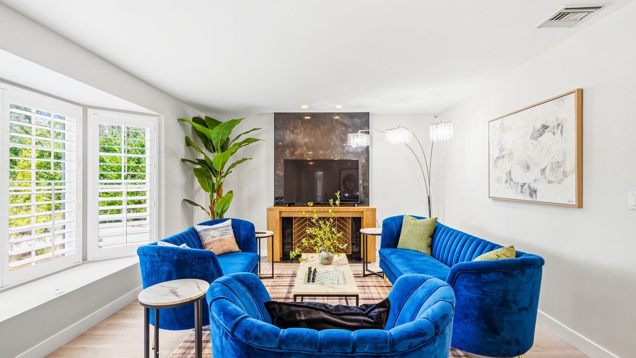 Photo of Livingroom in Toluca Lake