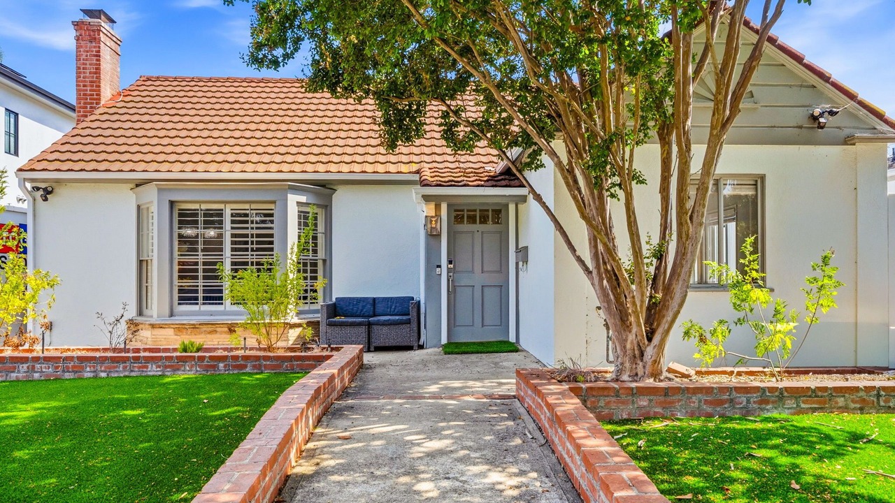 Photo of Outdoor in Toluca Lake