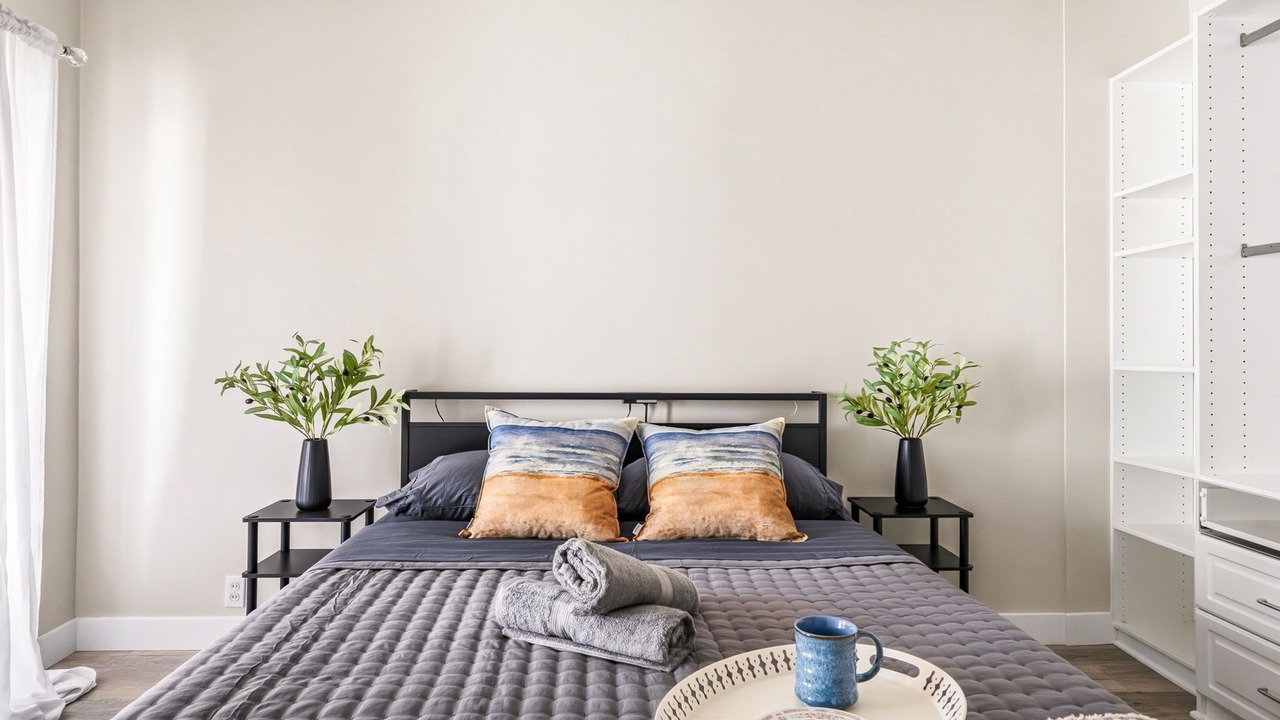 Photo of Bedroom in Toluca Lake