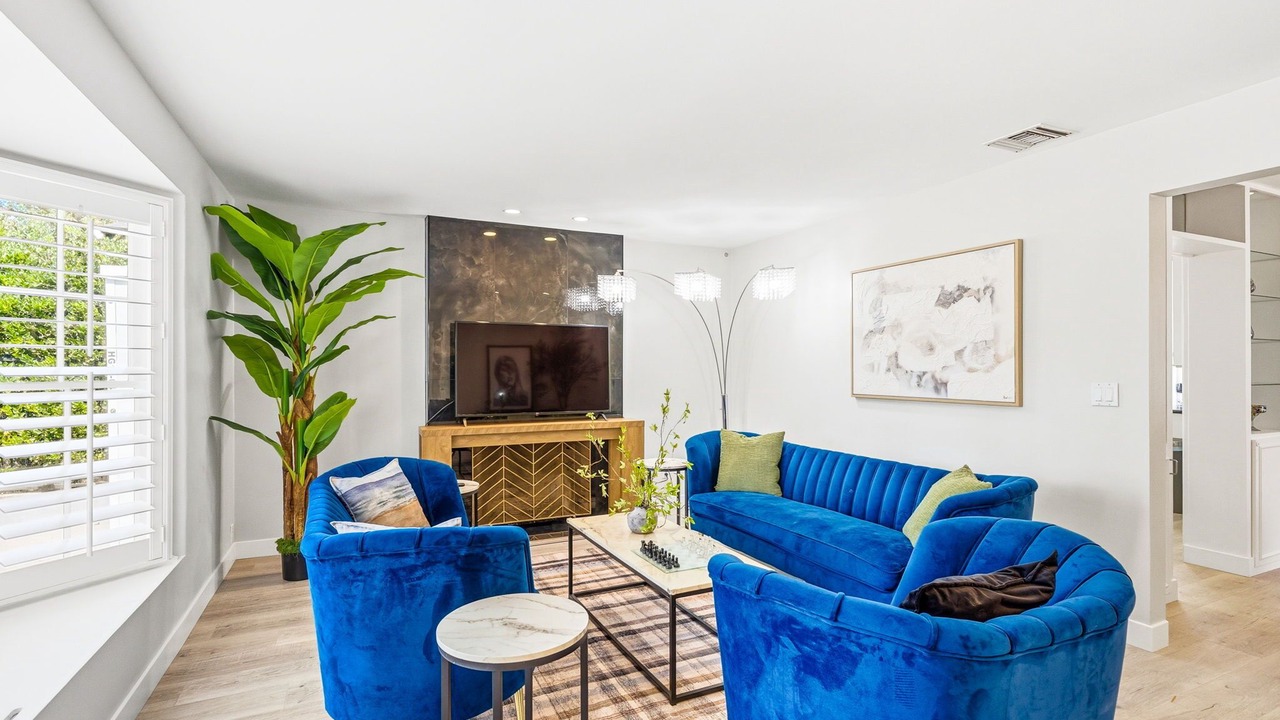 Photo of Livingroom in Toluca Lake