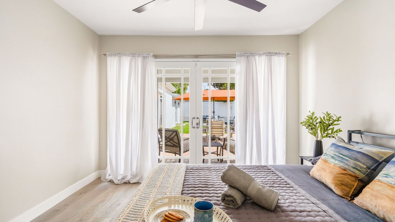 Photo of Bedroom in Toluca Lake