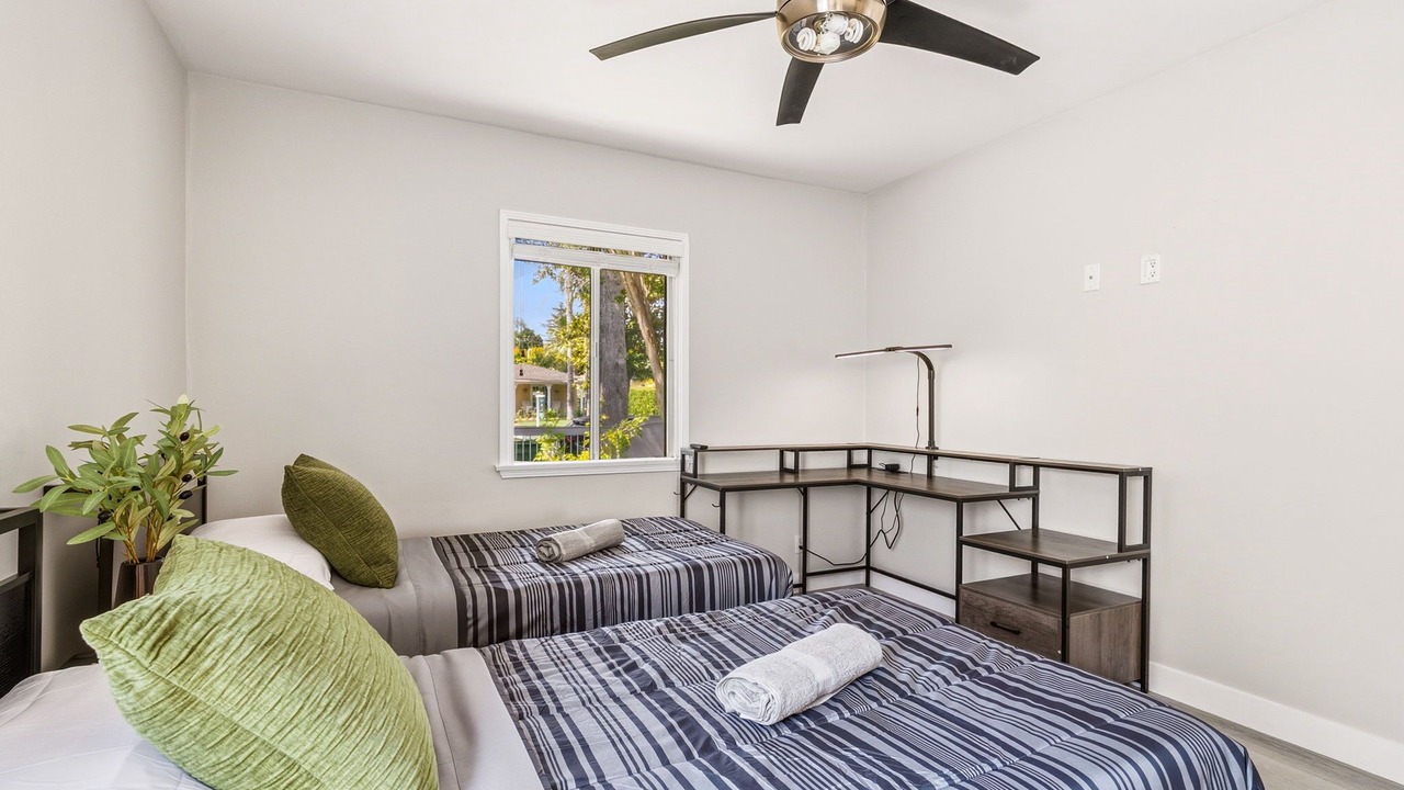 Photo of Bedroom in Toluca Lake
