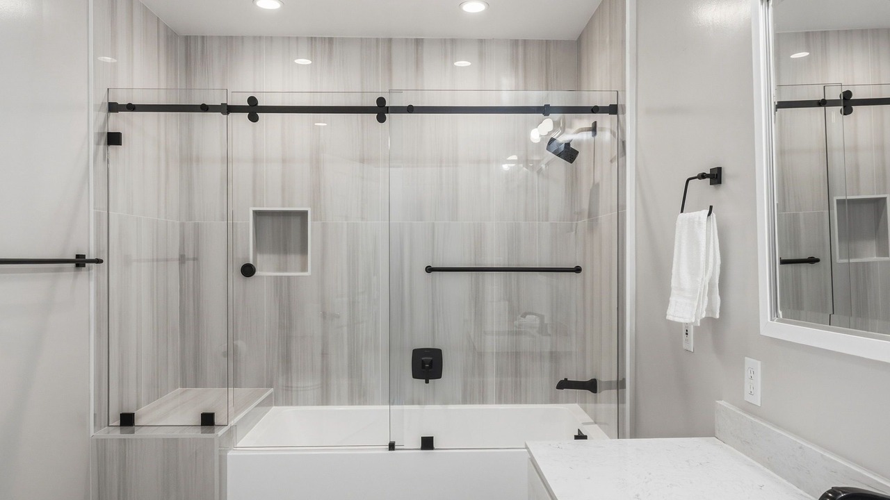 Photo of Bathroom in Toluca Lake