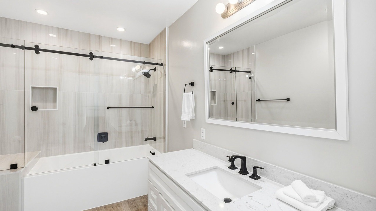 Photo of Bathroom in Toluca Lake