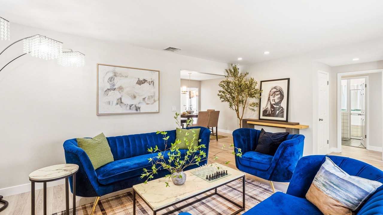 Photo of Livingroom in Toluca Lake