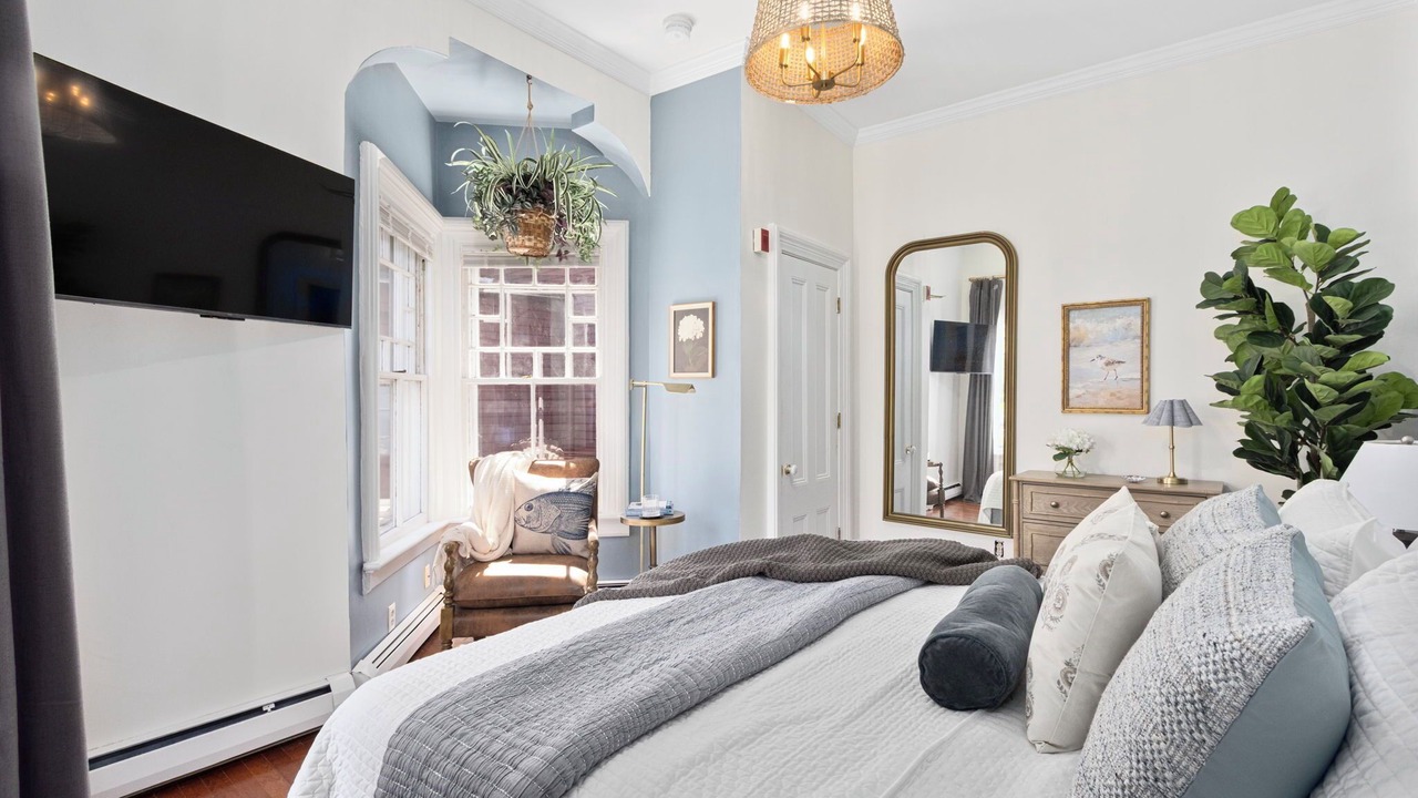 Photo of Bedroom in Top of the Hill