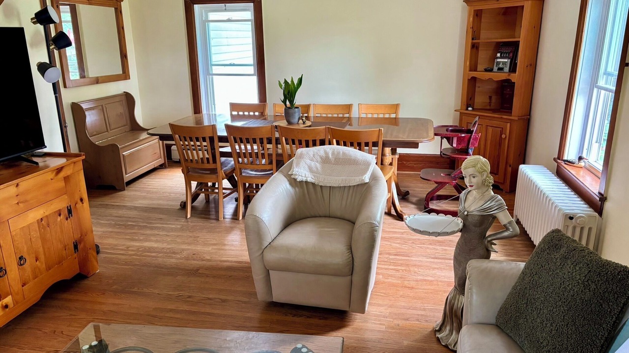 Photo of Livingroom in Quinte West