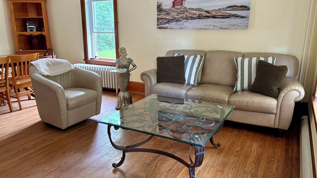 Photo of Livingroom in Quinte West