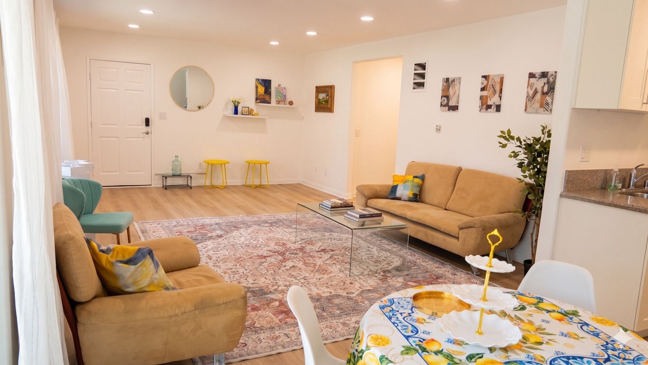 Photo of Livingroom in Valley Glen