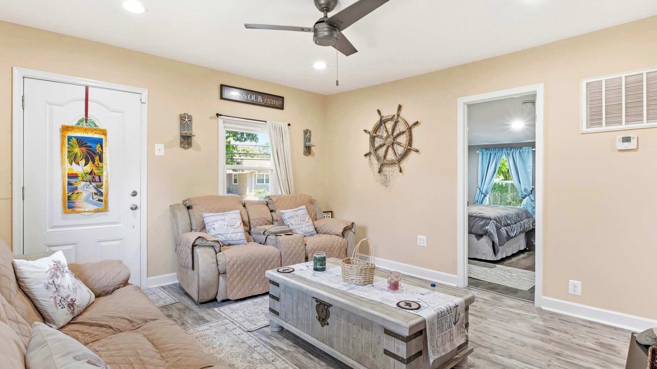 Photo of Livingroom in Edgewater